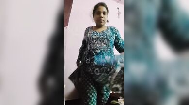60 Year Old Mom Morgan Shipley Gives Hands On, Mouth On, Pussy On Sex Advice